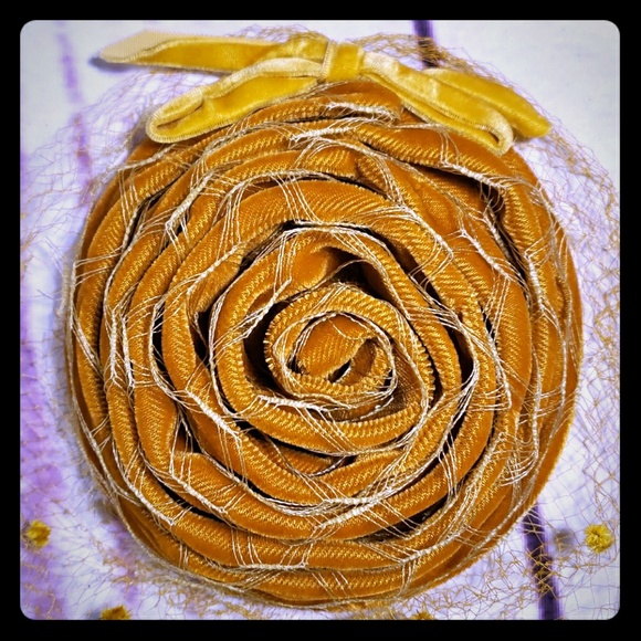 Vintage gold velvet retro net glam comb hat - Picture 3 of 8